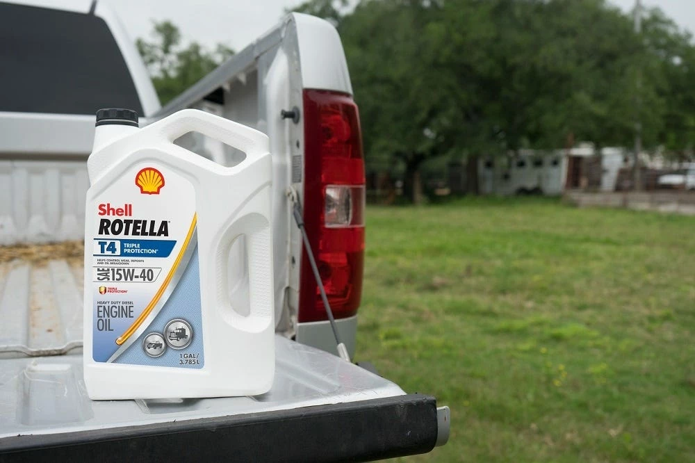 Shell Rotella T4 15W-40 Motor Oil, 1 Gallon -550045126 - Image 2